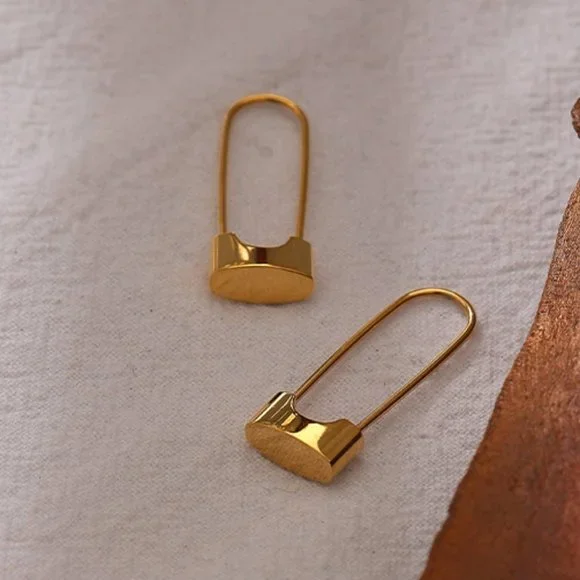 ^NEW 18K Gold Plated Lock Pin Hoop Earrings - Picture 4 of 6